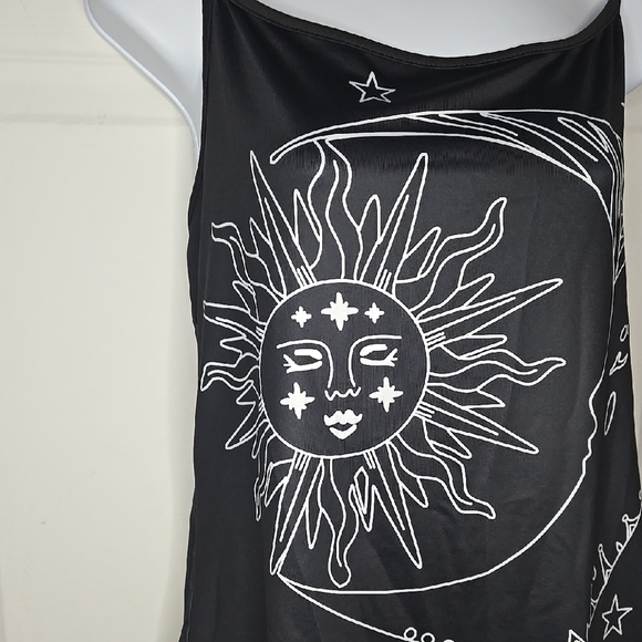 Black Sleeveless Graphic Camisole - Picture 2 of 4